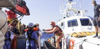 Más de 700 migrantes a bordo de Sea Watch3 y Ocean Viking tras nuevo rescate