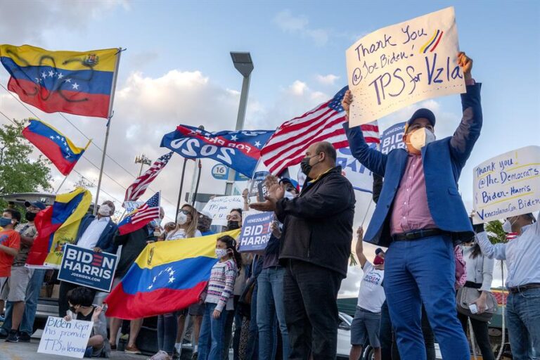 La protección que llega tarde: venezolanos en EEUU esperan un año por el TPS