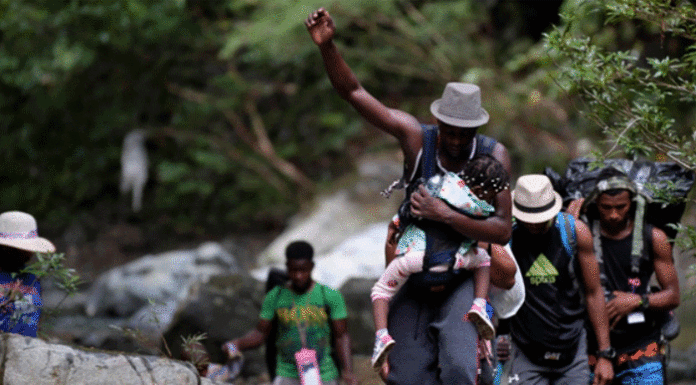 Políticas migratorias llevan a venezolanos a cruzar el Darién, dice opositor