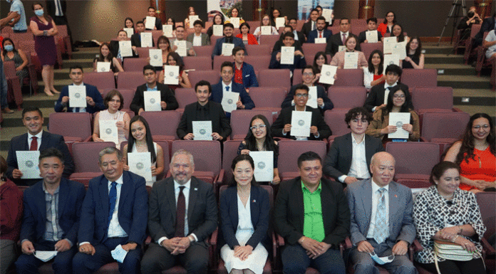 Taiwán entregó certificados de becas a 49 hondureños para realizar estudios