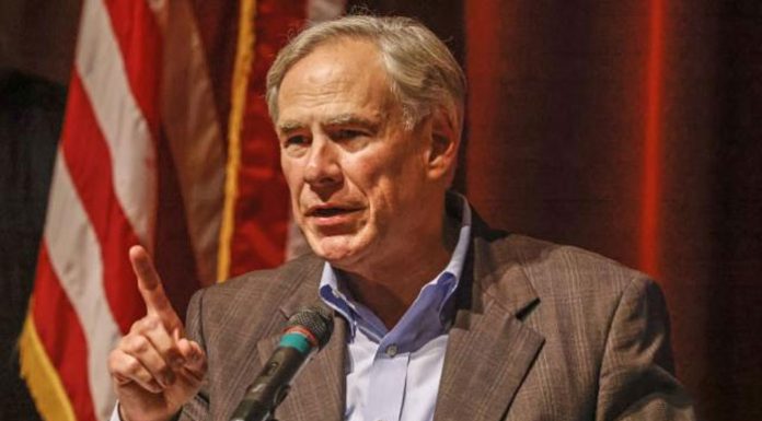 El gobernador de Texas dice que los estudiantes propalestinos deben ir a al cárcel