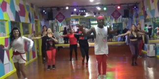 Músico hondureño Jerry Palacios ayuda a jóvenes latinos desde su experiencia