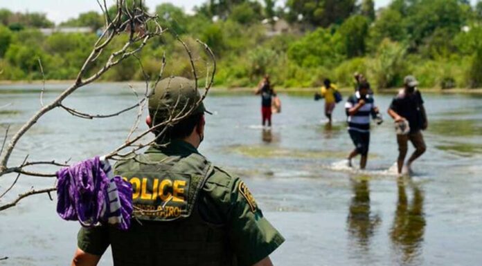 Juez anula fallo y permite al Gobierno Biden poner fin a «Quédate en México»