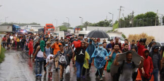 Una nueva caravana con unos 600 migrantes parte desde la mexicana Tapachula
