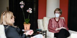 Embajadora de EEUU y titular del Conadeh conversan sobre DDHH y elección de la CSJ