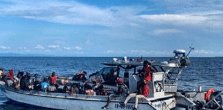 Embarcación con más de un centenar de migrantes es detenida frente a Florida