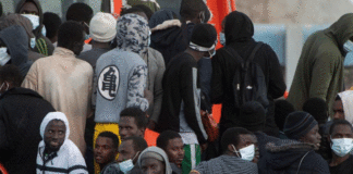 Tres inmigrantes muertos y 44 rescatados en la isla española de Fuerteventura