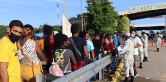 Falla diálogo entre Instituto de Migración y caravana en el sur de México