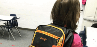 Mochilas antibalas contra la epidemia de tiroteos escolares en EEUU