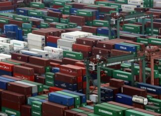 Continúa la moderación del consumo en EEUU, cuyo déficit comercial cae un 6 %