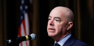 Gobierno de EEUU relaja la norma de «carga pública» para inmigrantes