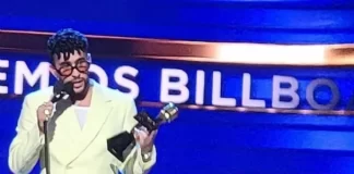 Bad Bunny mantiene su corona en los Billboard Latinos con nueve galardones