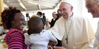 El papa pide que los migrantes puedan vivir en paz y con dignidad