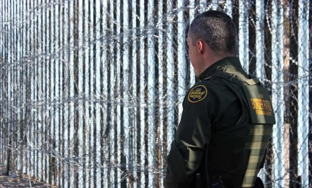 Acusan a siete patrulleros y una enfermera por muerte de conductor detenido