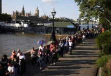 Reino Unido deportará a 60 repartidores en operación contra el empleo ilegal de migrantes