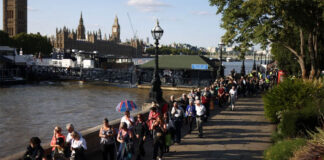 Los solicitantes de asilo serán trasladados de hoteles a centros militares británicos