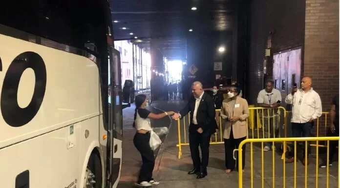 Casi 10,000 inmigrantes han sido enviados de Texas a «ciudades progresistas»