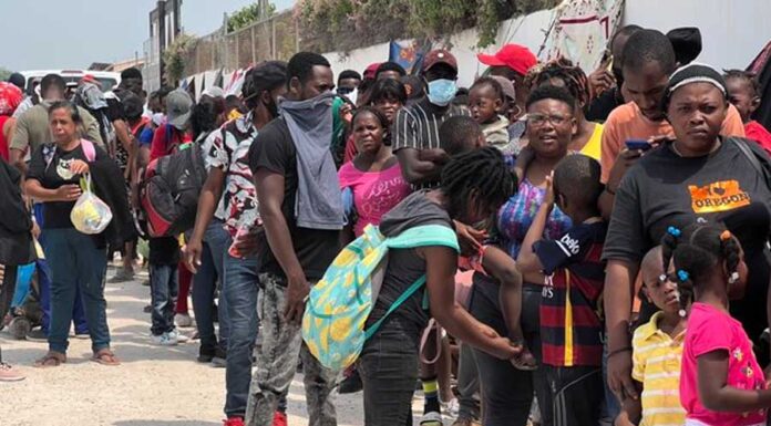 EEUU somete a «torturas» a migrantes haitianos por su raza, denuncia AI