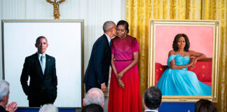 Barack y Michelle Obama revelan sus retratos oficiales entre bromas y vítores