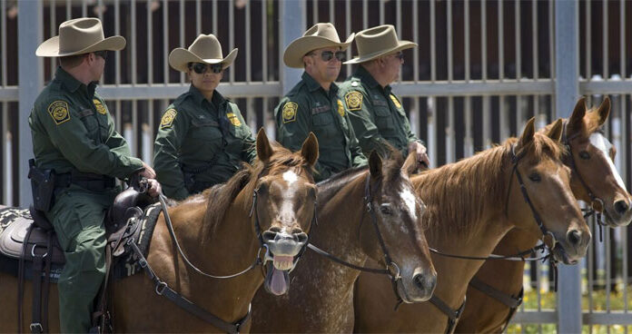 Texas refuerza su política antiinmigrante con ley que exige la colaboración de alguaciles