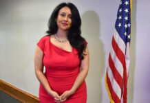 Piden renuncia de concejal de Los Ángeles por comentarios racistas