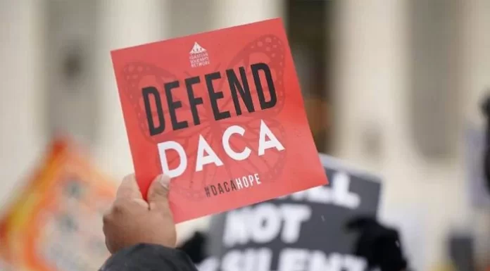 Corte de EEUU mantiene DACA y devuelve el caso a tribunal de menor instancia