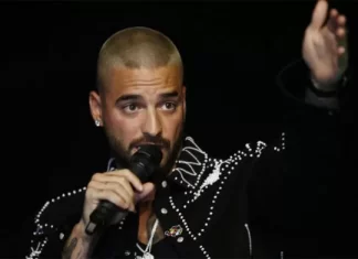 Maluma interrumpe un concierto en México para regañar a una fan por asistir con su bebé