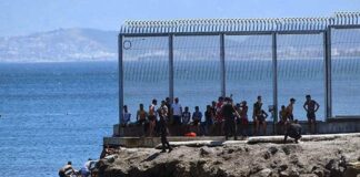 Cientos de migrantes se congregan cerca de Nador para cruzar a Melilla