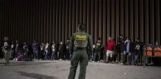 Tildan de remedio a medias el alivio migratorio de Biden para venezolanos