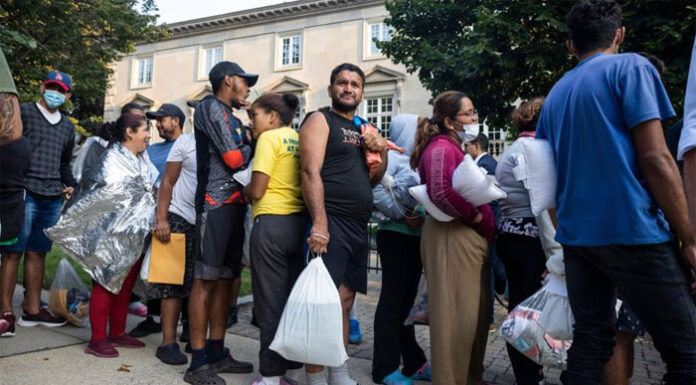 Exsoldado de EEUU ayudó a «reclutar» a venezolanos enviados a Massachusetts