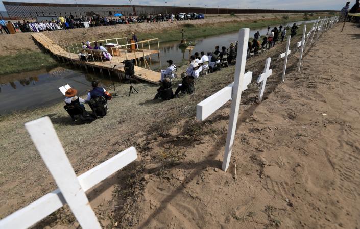 Obispos de México y EEUU celebran misa por migrantes fallecidos en frontera