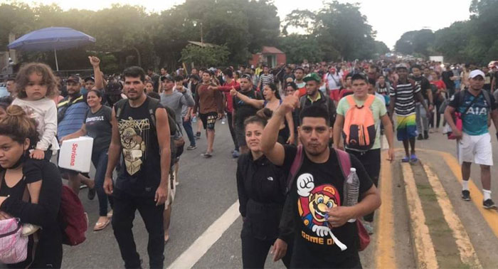 Cientos de migrantes iniciarán caravana el domingo en frontera sur de México