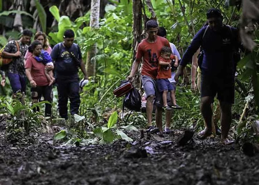 Nueva cifra récord de menores cruzando el Darién, la mitad menores de 5 años