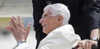 Benedicto XVI sigue estable y ha podido asistir a una misa en su habitación