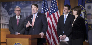 Congresistas republicanos buscarán reinstaurar el “Quédate en México” en 2023