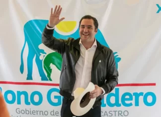 Héctor Zelaya promete a productores que dejarán escritorios y saldrán al campo los próximos 3 años