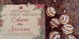 Esferas artesanales elaboradas en centro de México marcan la magia navideña
