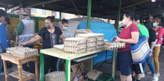 Escaso huevo grande en mercados, población denuncia alza en productos de la canasta básica