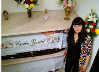 La mujer que cuida a Gardel en el más allá