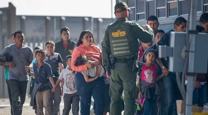 EEUU mantendrá las expulsiones mientras se resuelve el futuro del Título 42