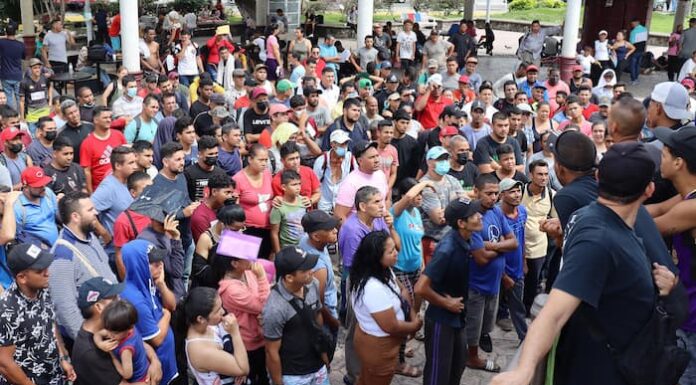 Republicanos intensifican críticas a política migratoria de Biden