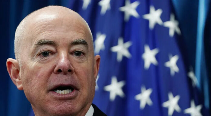 Los republicanos aprueban someter a voto los cargos de juicio político contra Mayorkas