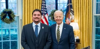 Hondureño Javier Bu Soto entrega credenciales a Biden para ser el embajador ante Washington