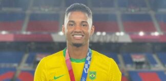 El brasileño Vinicius ficha con el Betis hasta 2029