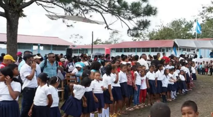 Presidenta inaugura año lectivo 2023 en La Mosquitia