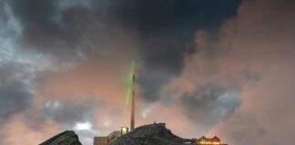 Consiguen desviar rayos con un potente láser dirigido al cielo