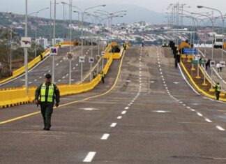 Venezuela y Colombia abren un segundo puente para el tránsito de vehículos