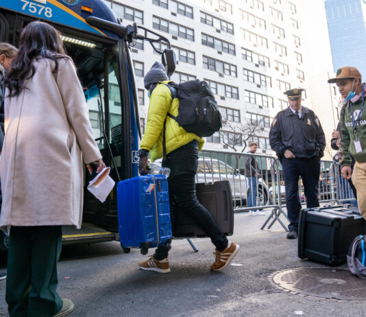 EE. UU. pide a los inmigrantes que están irregularmente que se “vayan a casa”