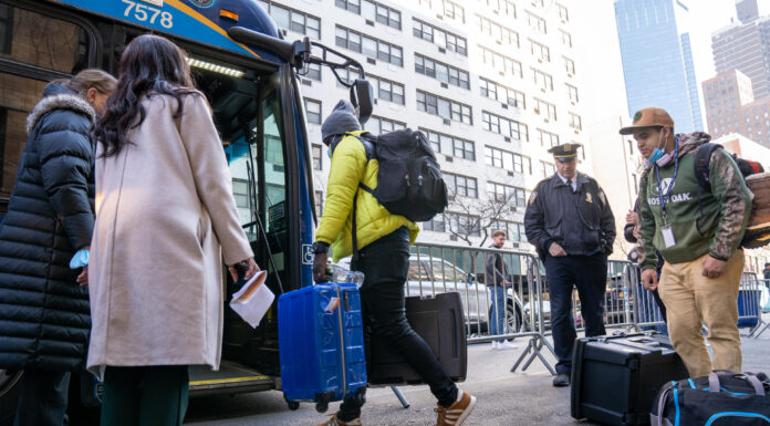 EE. UU. pide a los inmigrantes que están irregularmente que se “vayan a casa”