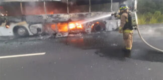 Bus con migrantes que cruzaron el Darién se incendia en Panamá